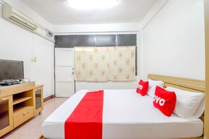 Standard Double Room | Desk, free WiFi, bed sheets - OYO 525 MRT Phetkasem 48 Place (Bangkok)