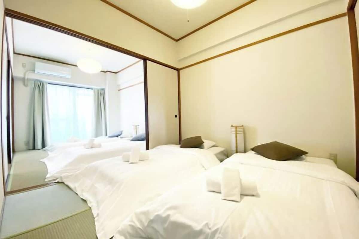 3 bedrooms, laptop workspace, iron/ironing board, free WiFi