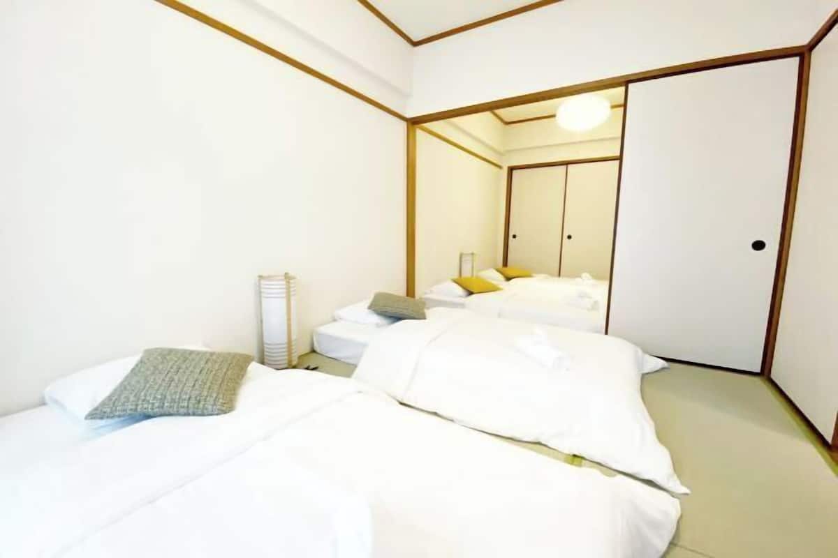 3 bedrooms, laptop workspace, iron/ironing board, free WiFi