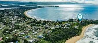 Seaview - Pet Friendly with Stunning Views - 1 Min to Beach