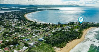 Seaview - Pet Friendly with Stunning Views - 1 Min to Beach