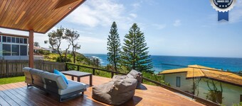 Seaview - Pet Friendly with Stunning Views - 1 Min to Beach