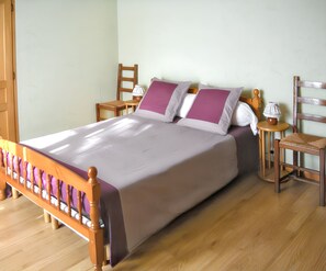 2 slaapkamers, een strijkplank/strijkijzer, reisbedje, gratis wifi
