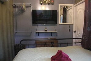 Economy Double Room | Free WiFi - ABSTheCafe Hostel (Bangkok)