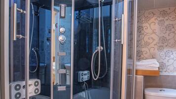 Comfort Triple Room | Bathroom
