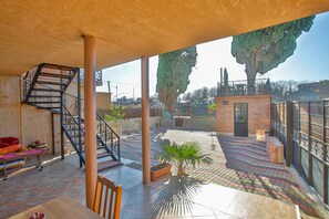 فطور أوروبي يوميًا بتكلفة قدرها (10 GEL للشخص)