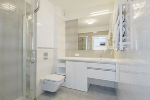 Apartment, 1 Bedroom (west side) | Bathroom | Shower, rainfall showerhead, towels, toilet paper - Apartamenty NCNK Marina (Sztutowo)