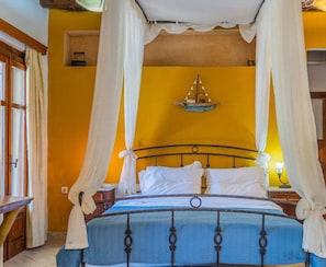 1 habitación, tabla de planchar con plancha, wifi y ropa de cama 