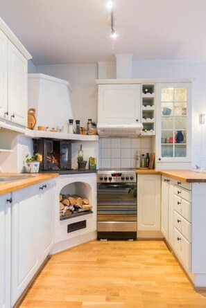 Private kitchen - StayPlus Apt Fireplace in Trendy Area (Oslo)