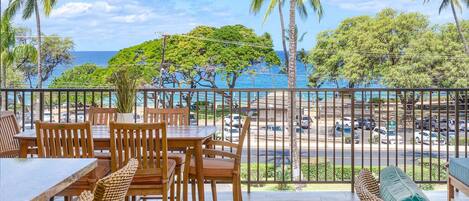 屋外ダイニングエリア