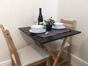 City Apartment | In-room dining