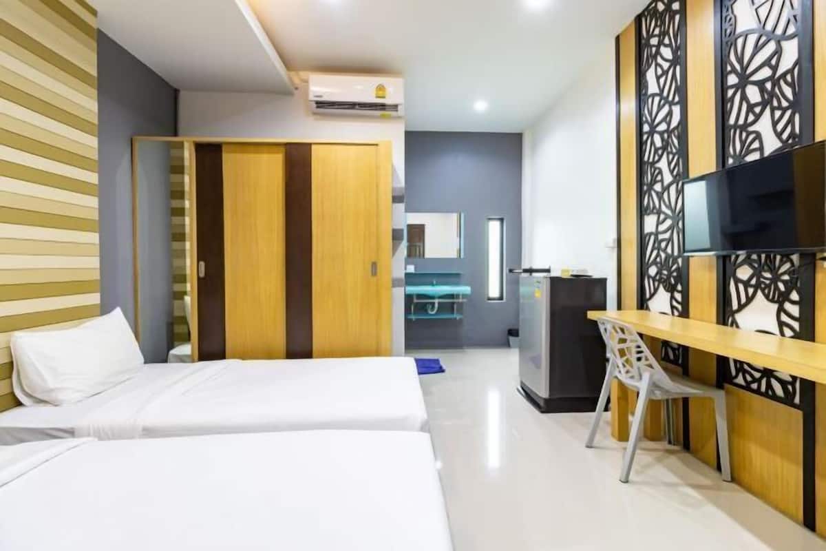 Free WiFi, bed sheets