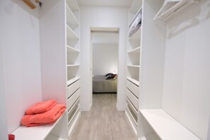6 bedrooms, iron/ironing board, travel cot, free WiFi