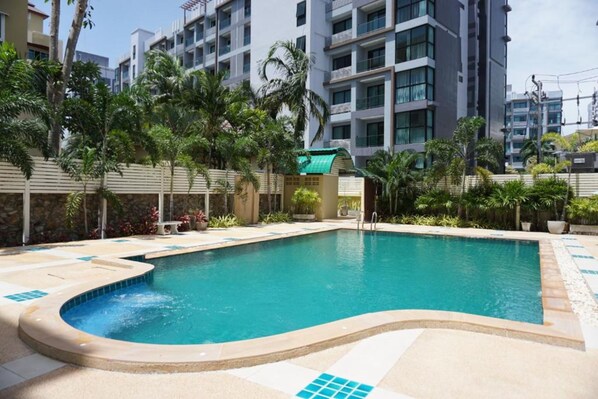 Outdoor pool - City 1 Residence (Pattaya)