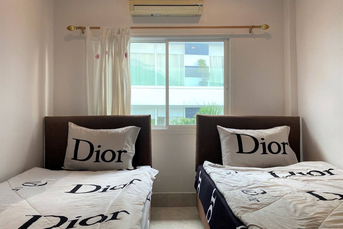 In-room safe, soundproofing, free WiFi