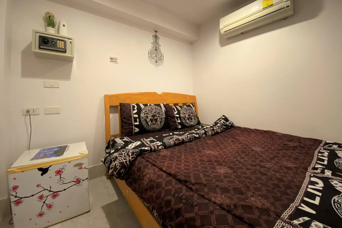 In-room safe, soundproofing, free WiFi
