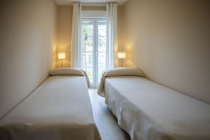 3 Schlafzimmer, Bügeleisen/Bügelbrett