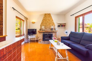 TV - Villa S´Àguila, Es cap d´Es Moro, Santanyí. (Santanyí)