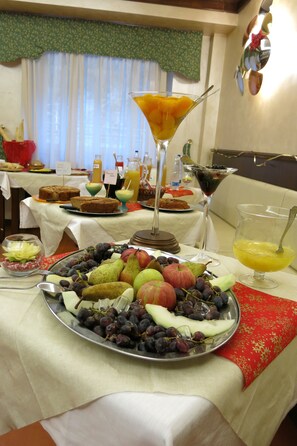 Colazione a buffet inclusa, servita tutte le mattine 