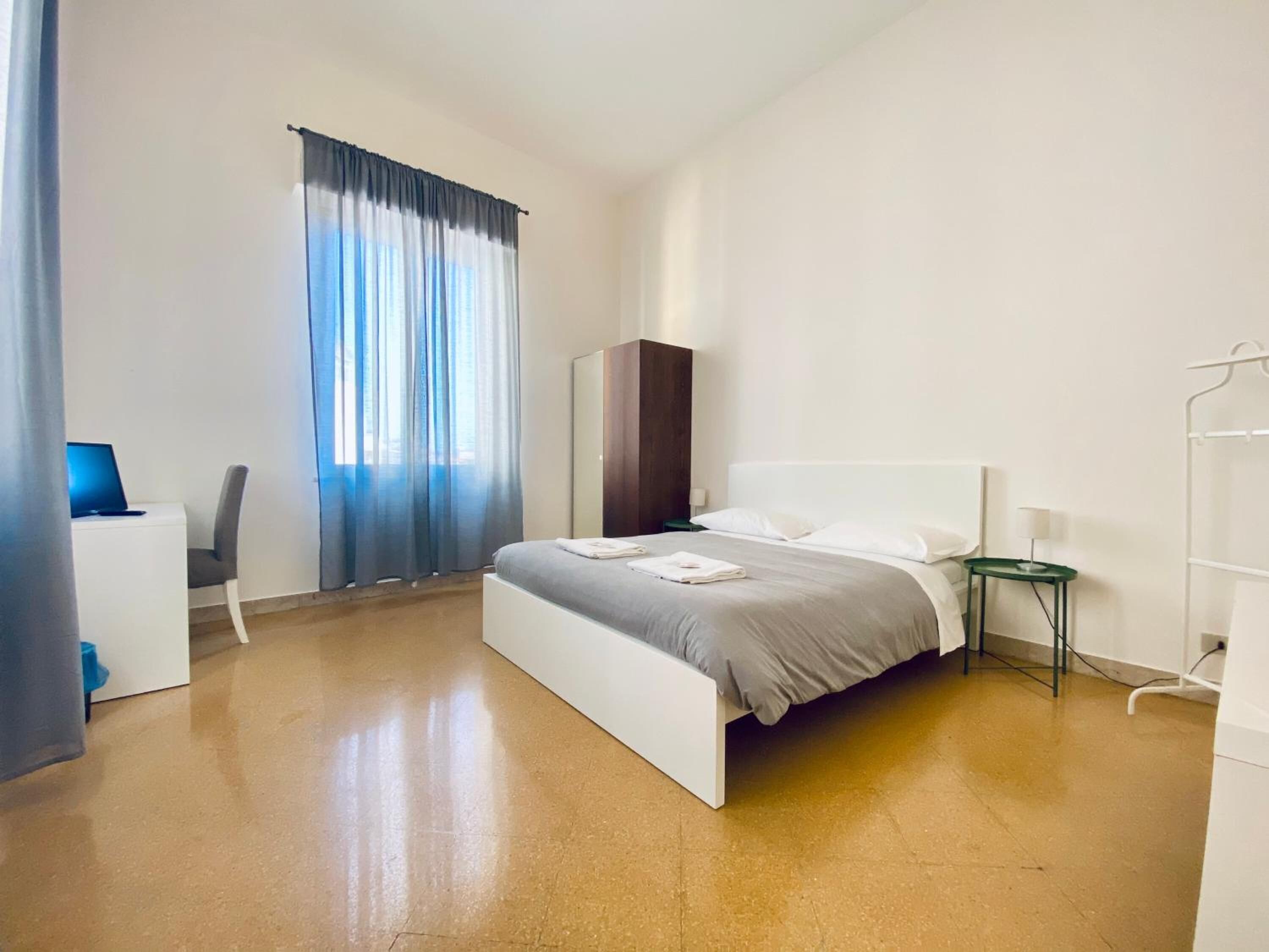 Bureau, espace de travail pour ordinateur portable