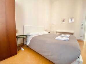 書桌、筆電工作空間、熨斗/熨衣板、免費無線上網