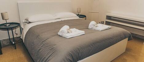 Desk, laptop workspace, iron/ironing board, free WiFi