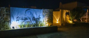 Fassade der Unterkunft – Abend/Nacht