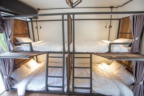 Free WiFi - Sleep with you Hostel (Chiang Mai)