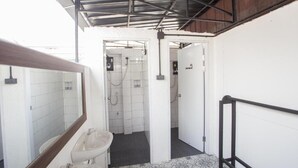 Bathroom - Sleep with you Hostel (Chiang Mai)