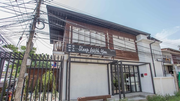 Front of property - Sleep with you Hostel (Chiang Mai)