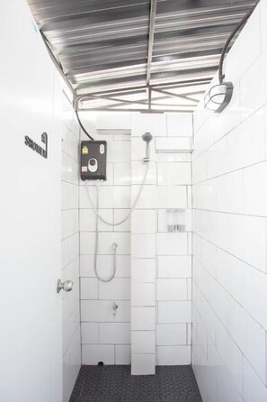 Double Room | Bathroom - Sleep with you Hostel (Chiang Mai)