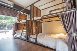 Free WiFi - Sleep with you Hostel (Chiang Mai)