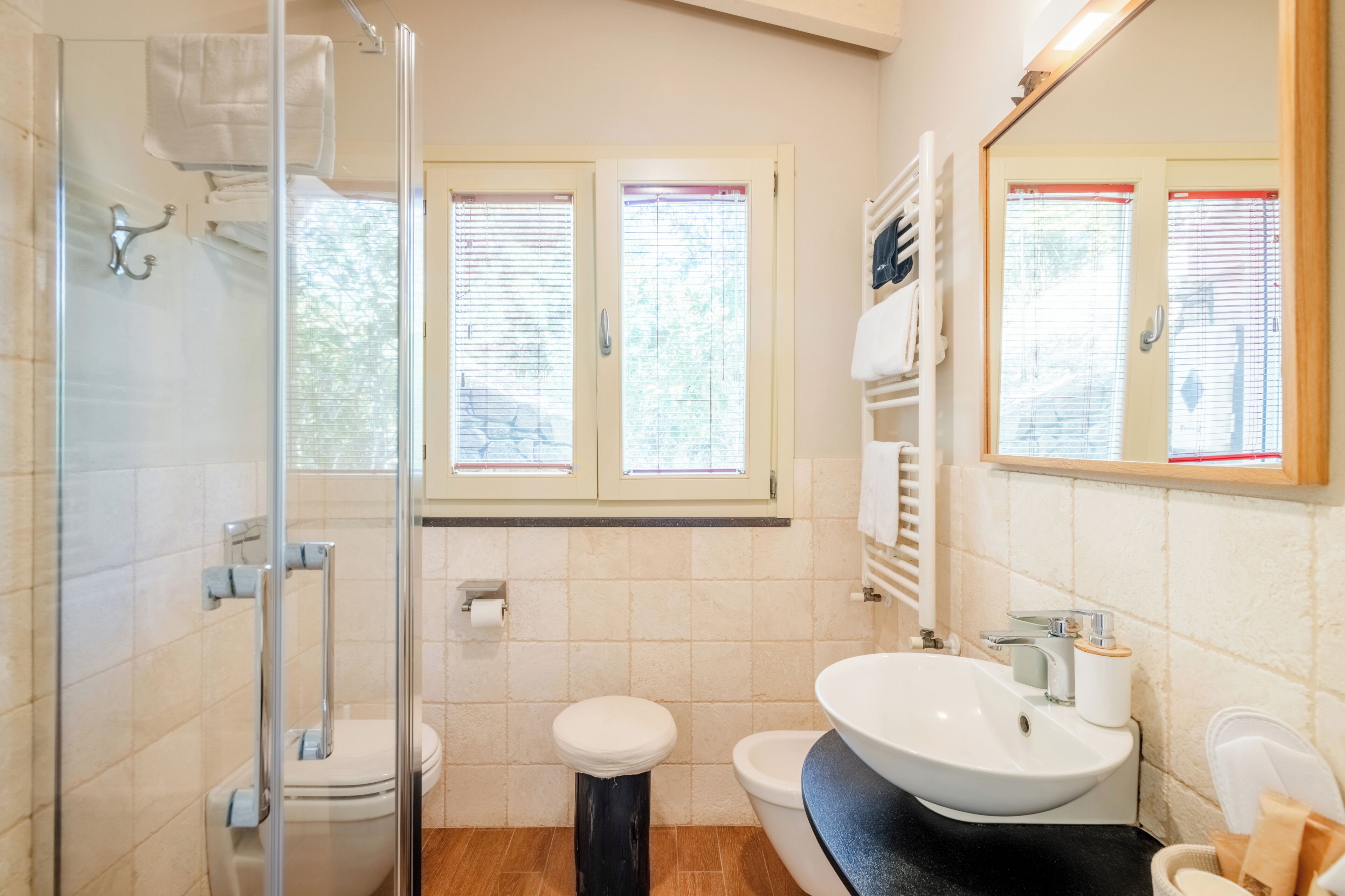 Doppia Deluxe | Bagno | Doccia, soffione a pioggia, set di cortesia gratuito, asciugacapelli