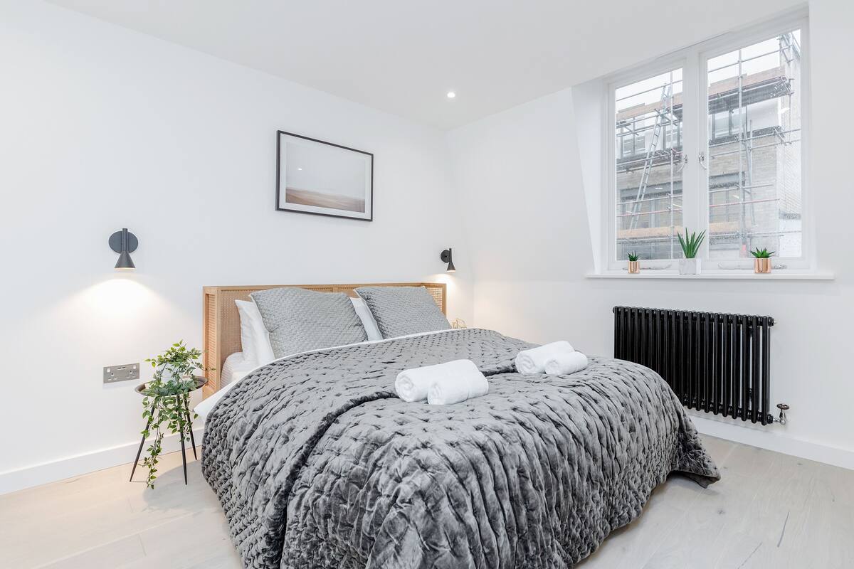 1 bedroom, Egyptian cotton sheets, premium bedding, memory-foam beds