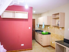 Double Room | Private kitchen | Fridge, stovetop, cookware/dishes/utensils