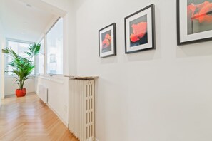 Interior - GuestHost - Exclusive apartment perfect for 4 guests located in the very center of Padua, in the luxury shopping street, immersed in the magic of the squares, a stone's throw from the Scrovegni Chapel, the Bo, the Palazzo della Ragione, the Duomo and 1 (Padova)