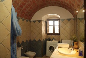 Bathroom - Las Chumberas Cave - Los Cerezos (Benalua)