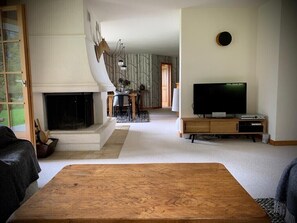 Télévision, cheminée