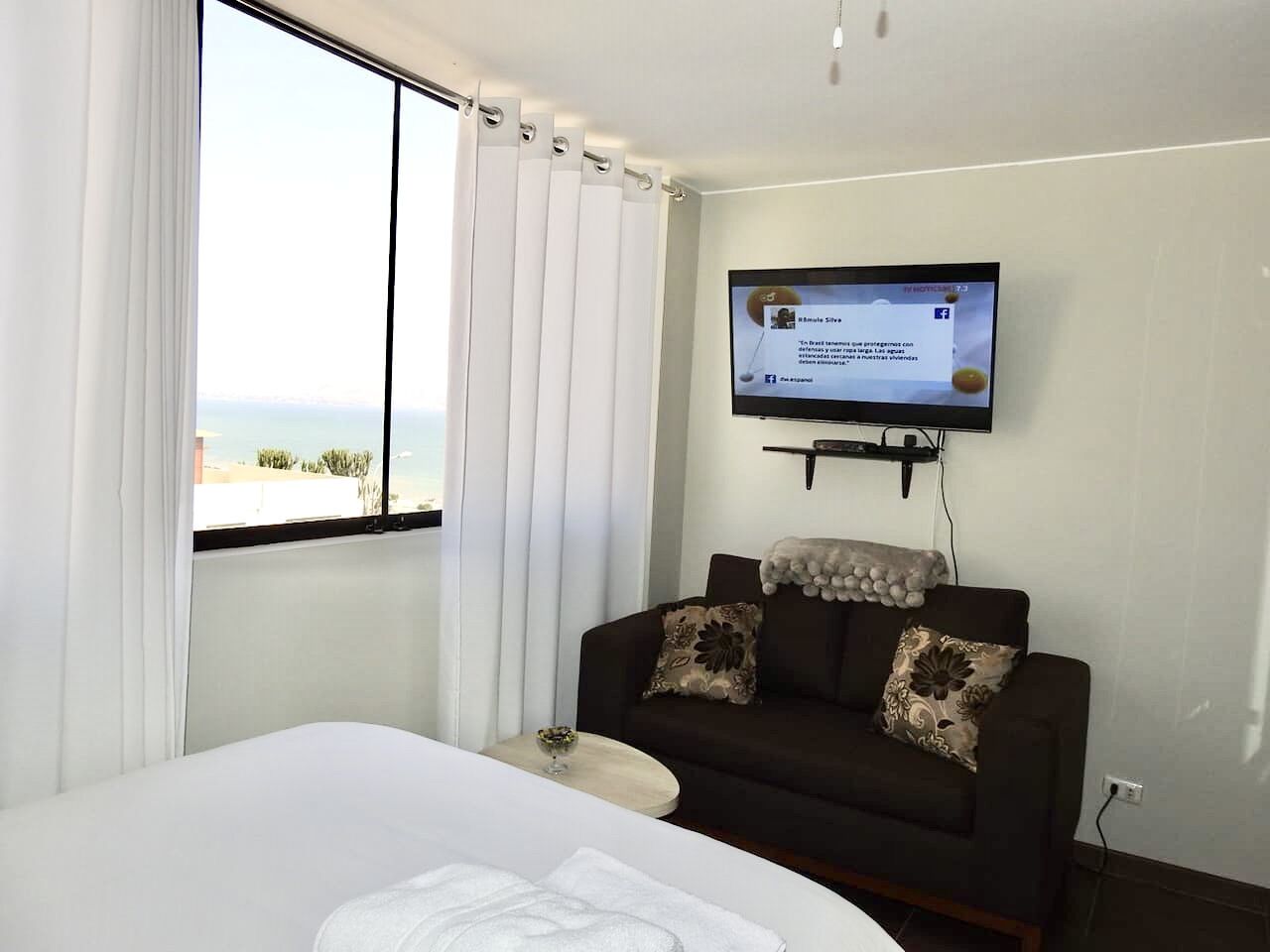 Skrivebord, strykejern/-brett, wi-fi (inkludert) og sengetøy