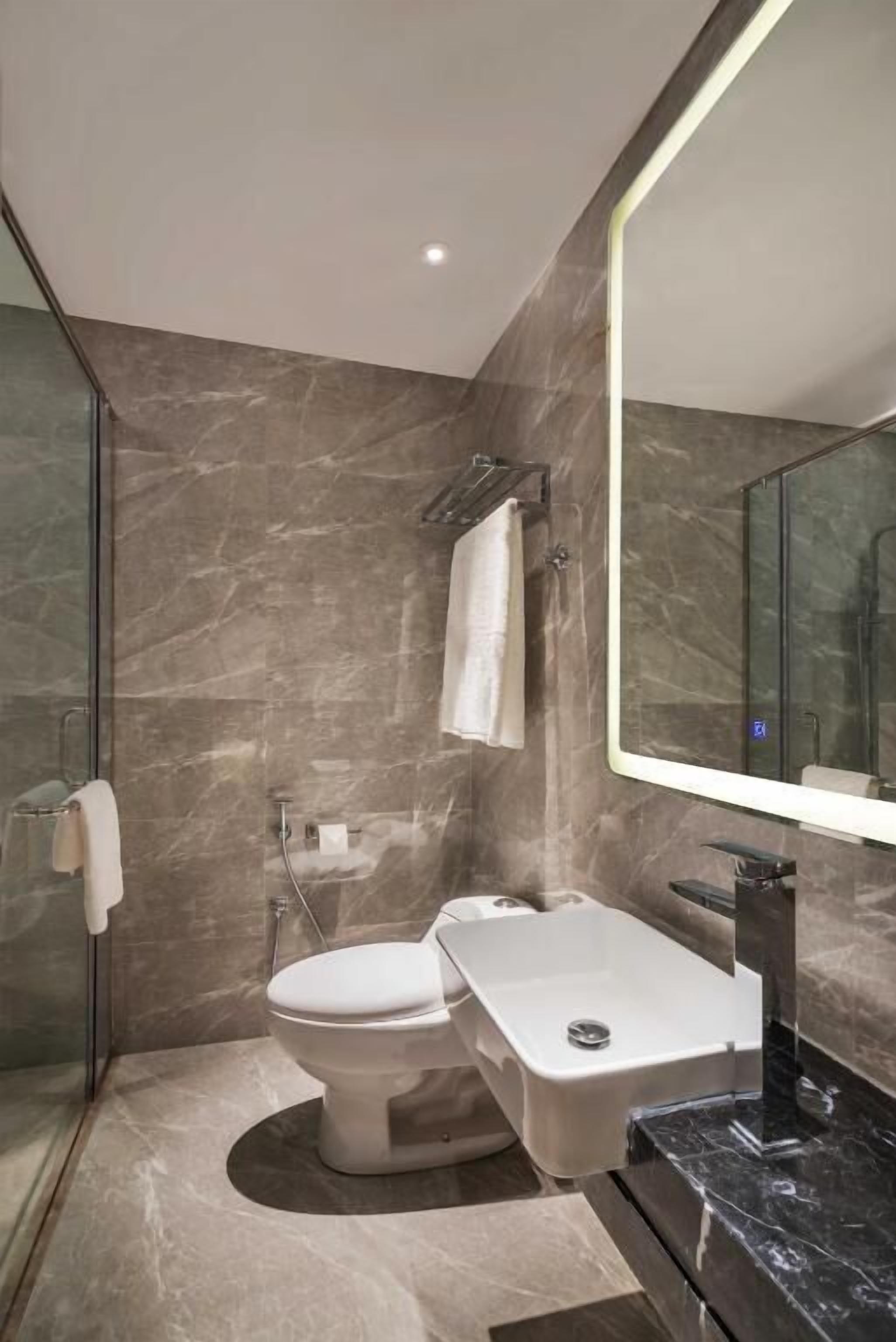 2 bedroom suite | bathroom | shower, rainfall showerhead, free toiletries, hair dryer