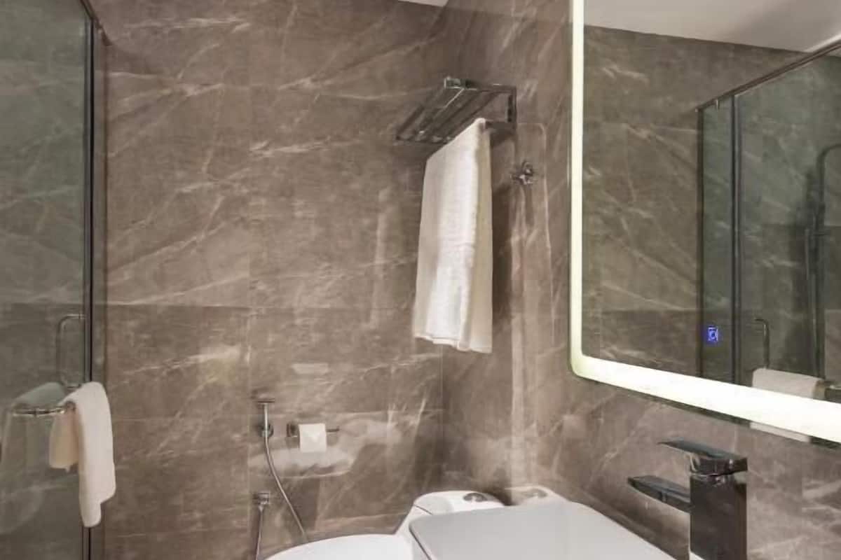 2 bedroom suite | bathroom | shower, rainfall showerhead, free toiletries, hair dryer