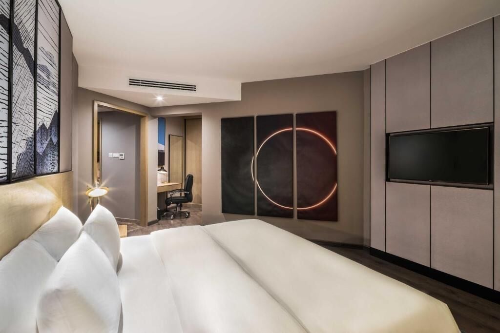 junior studio suite | minibar, in-room safe, desk, iron/ironing board