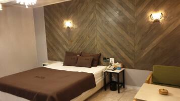 Desk, iron/ironing board, free WiFi