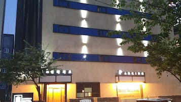 Front of property โ evening/night