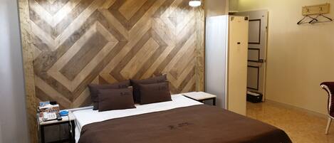 Bureau, fer et planche à repasser, Wi-Fi gratuit