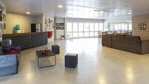 Coin salon dans le hall