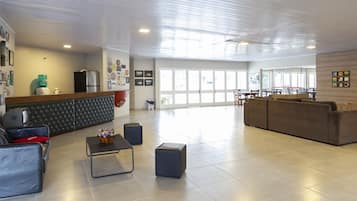 Área de estar no saguão