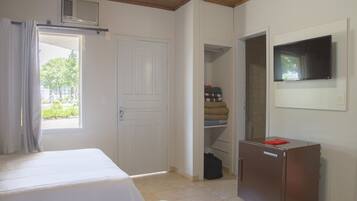 Quarto quádruplo, várias camas | 1 quarto, escrivaninha, camas extras/dobráveis, Wi-Fi de cortesia