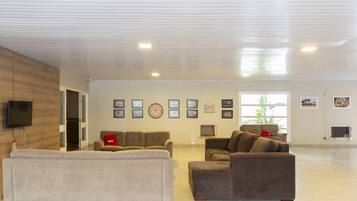 Área de estar no saguão