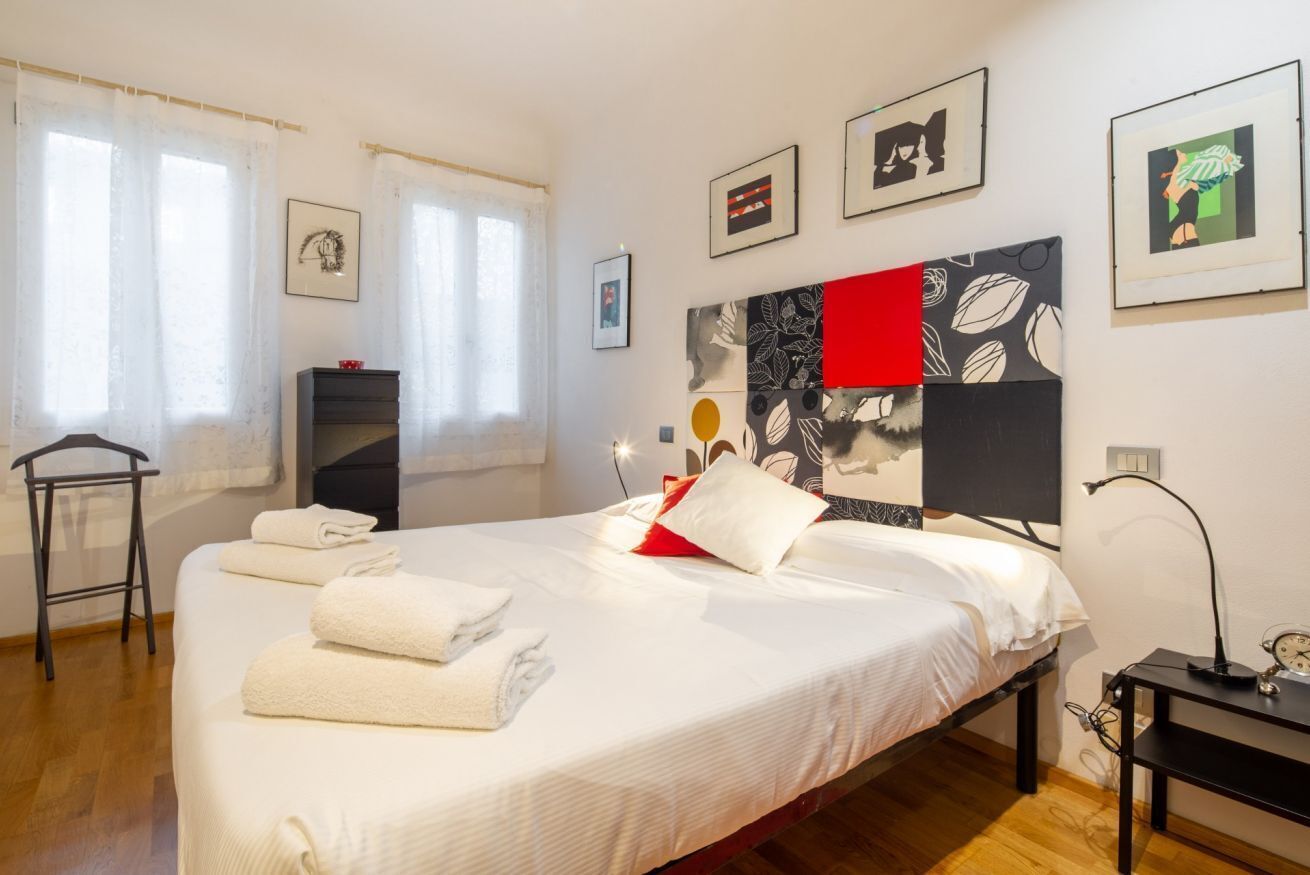 1 habitación, tabla de planchar con plancha, wifi y ropa de cama 